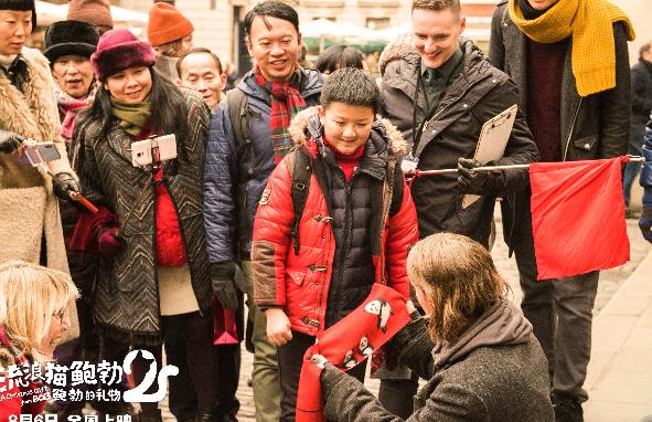 《流浪猫鲍勃2：鲍勃的礼物》定档8月6日 鲍勃猫延续最后的温暖